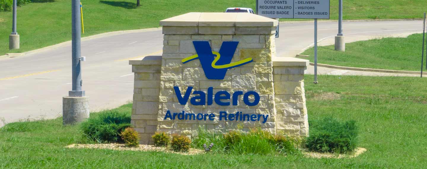 valero refinery sign in ardmore, ok