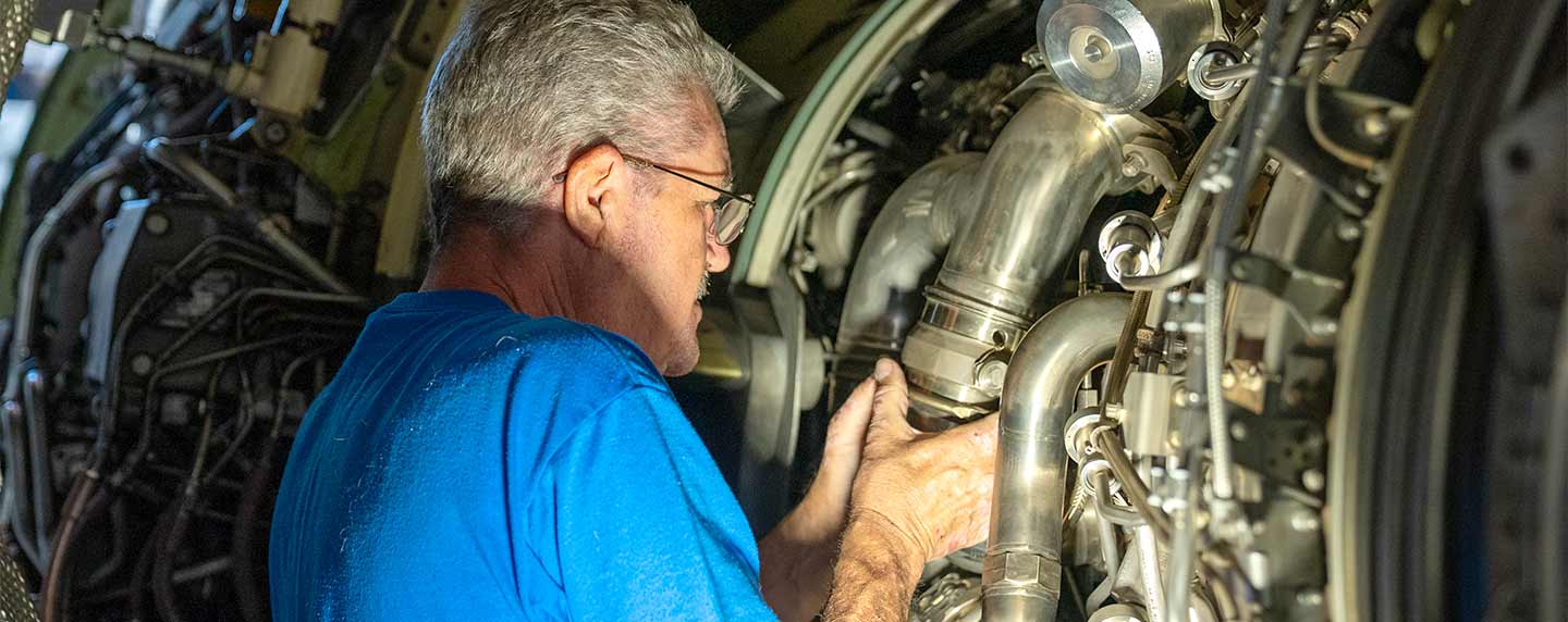 mechanic working on engine in ardmore, ok